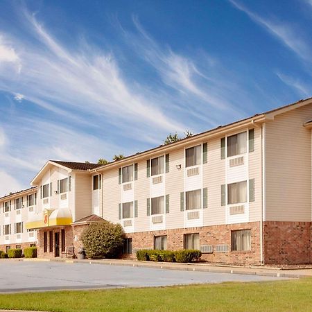 Super 8 By Wyndham Fayetteville Zewnętrze zdjęcie