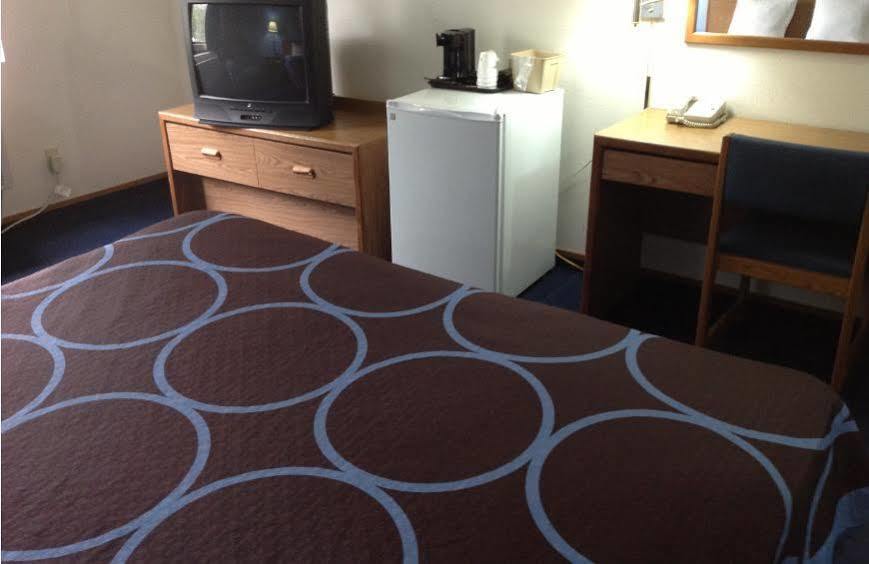 Super 8 By Wyndham Fayetteville Zewnętrze zdjęcie