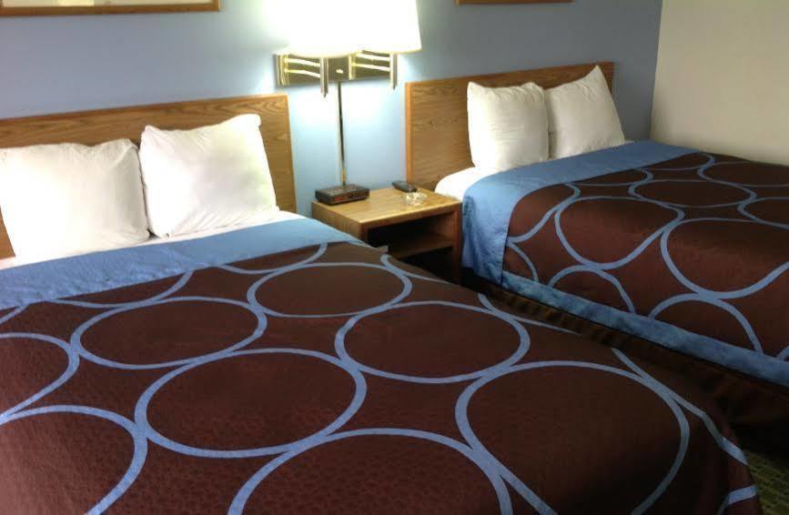 Super 8 By Wyndham Fayetteville Zewnętrze zdjęcie