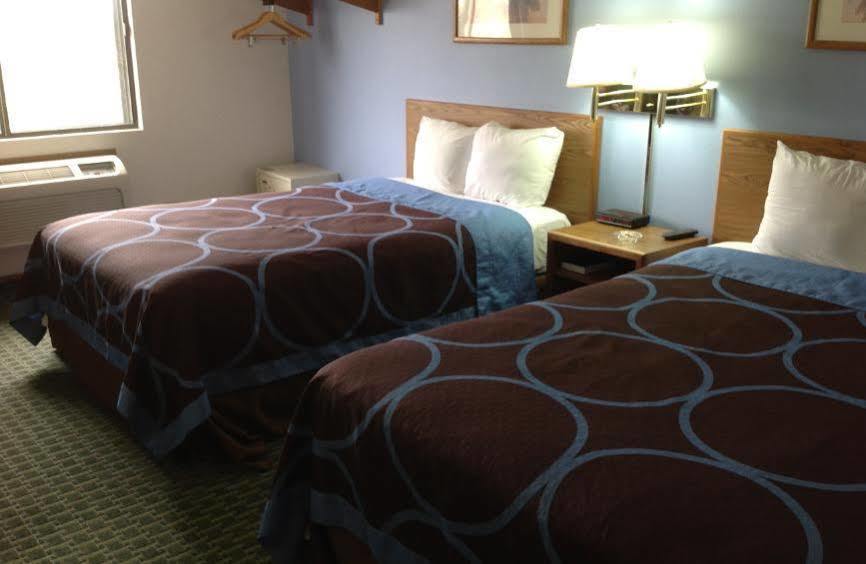 Super 8 By Wyndham Fayetteville Zewnętrze zdjęcie