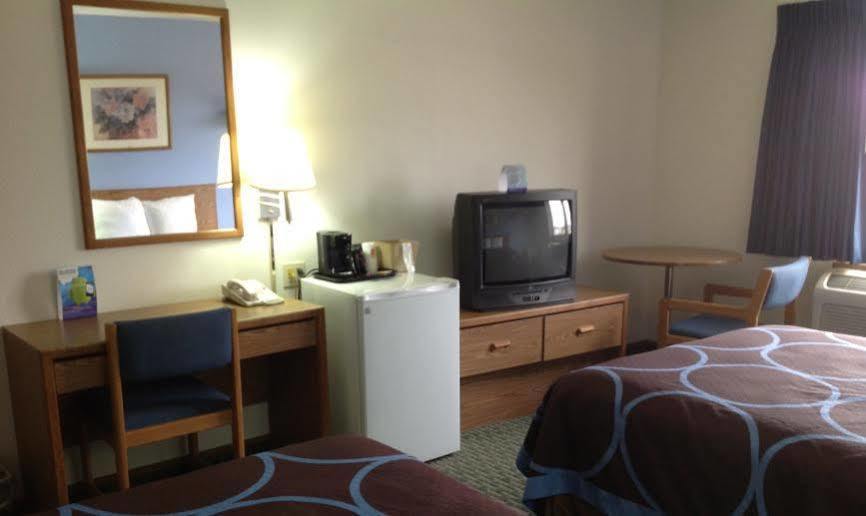 Super 8 By Wyndham Fayetteville Zewnętrze zdjęcie